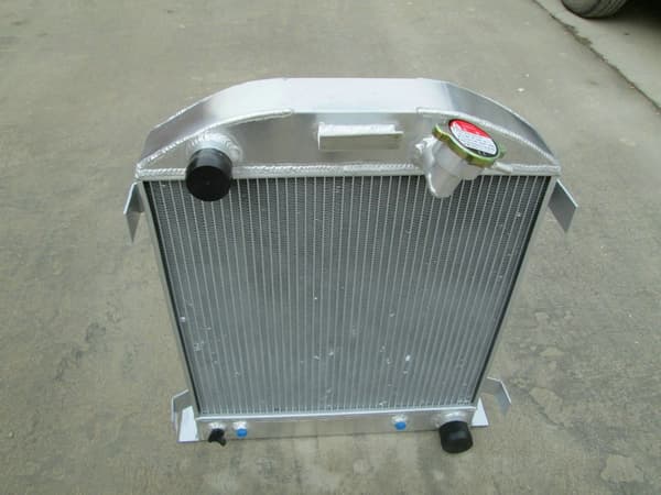 Ford Hi-Boy Street Rod, Chevy SBC V8-motor, Aluminiumkylare