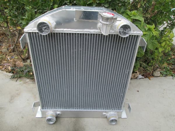Alumiininen jäähdytin tuulettimella Ford Model A:lle, 3 riviä, Flathead-moottori 1928-1929.