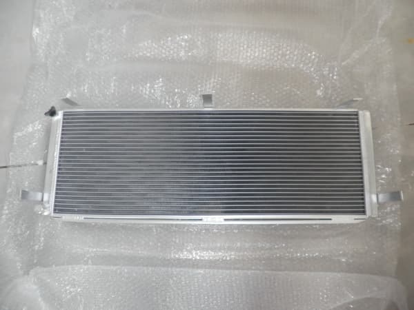Luft-til-vand intercooler varmeveksler, letvægts aluminium, designet til TOYOTA MR2 SW20 3S-GTE, forbedret køleeffektivitet.