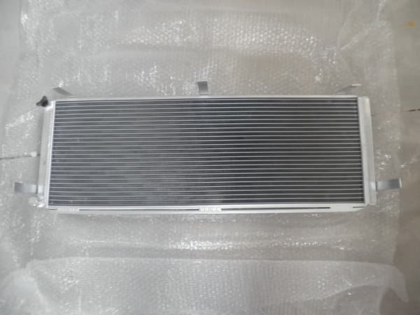 Luft-til-vand intercooler varmeveksler, letvægts aluminium, designet til TOYOTA MR2 SW20 3S-GTE, forbedret køleeffektivitet.