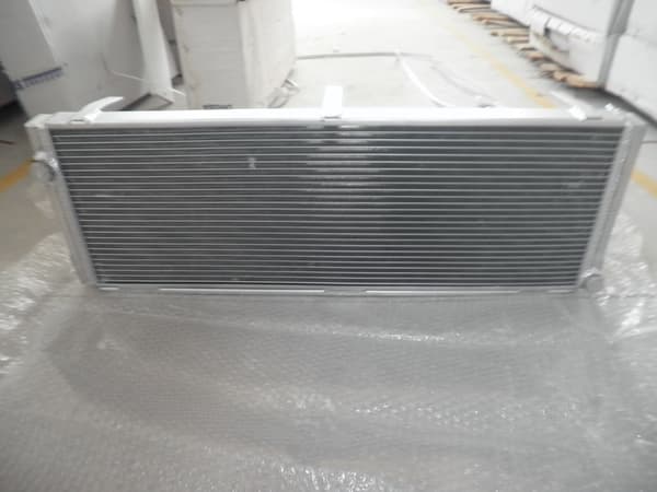 Luft-til-vand intercooler varmeveksler, letvægts aluminium, designet til TOYOTA MR2 SW20 3S-GTE, forbedret køleeffektivitet.