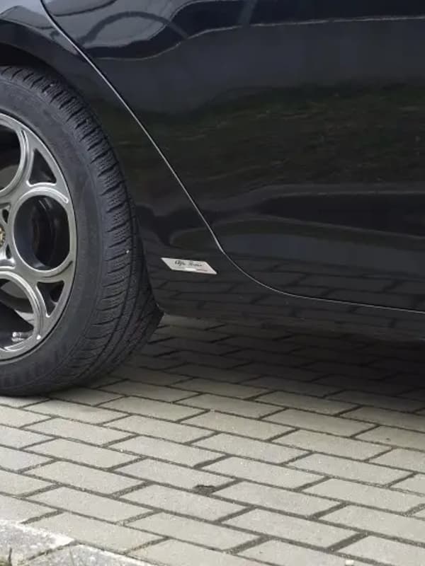 Ruostumattomasta teräksestä valmistetut embleemit, tyylikäs sisustuselementti, helppo asennus, kestävä materiaali