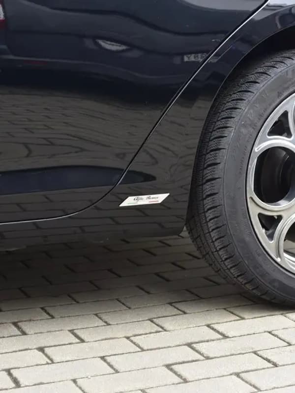 Ruostumattomasta teräksestä valmistetut embleemit, tyylikäs sisustuselementti, helppo asennus, kestävä materiaali