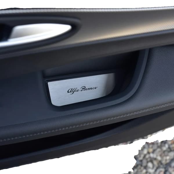 Dørhåndtagindsatser til Alfa Romeo Stelvio, stilfuld interiøropgradering, perfekt pasform, nem installation.
