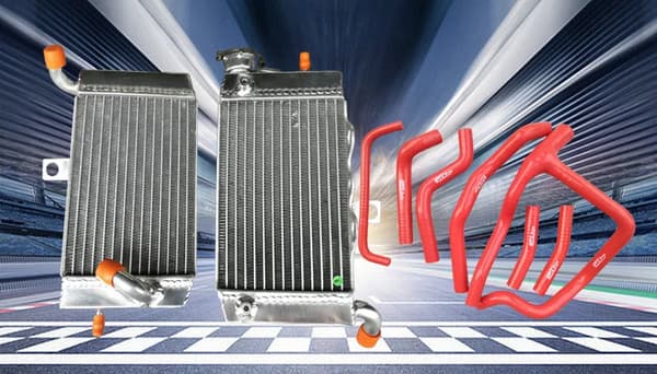 Aluminiumkøler til Honda XRV750, Silikone kølevandslange kit, Høj køleeffektivitet,Rød