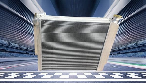 Aluminiumkylare med fläkt, passar International Harvester Scout II 5.0L 5.6L, hållbar aluminiumkonstruktion