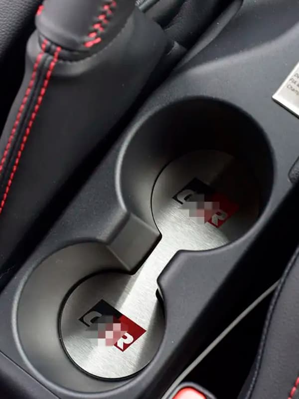 Kupinpidikekansi Toyota Yaris IV 4 GR:lle, Räätälöity istuvuus, Helppo asennus, Parannettu esteettisyys