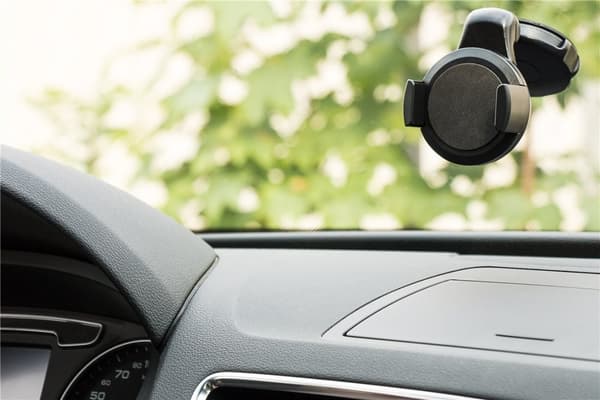 Goobay Smarttelefonholder med sugekopp Slim for enkel og sikker montering i bilen
