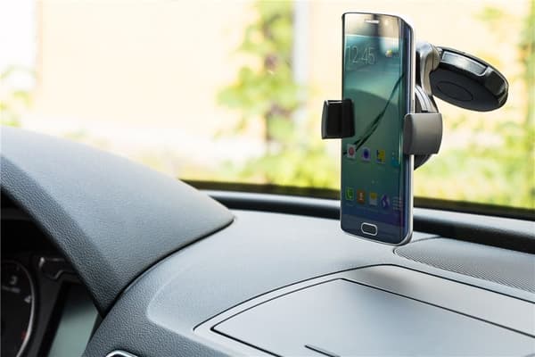 Goobay Smarttelefonholder med sugekopp Slim for enkel og sikker montering i bilen