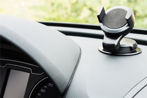 Goobay Smarttelefonholder med sugekopp Slim for enkel og sikker montering i bilen