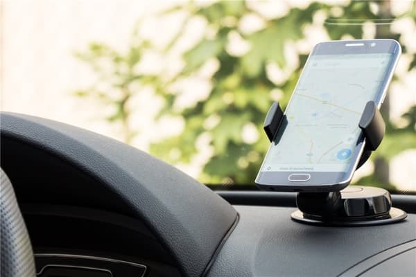 Goobay Smarttelefonholder med sugekopp Slim for enkel og sikker montering i bilen
