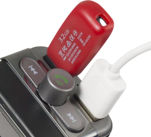 Technaxx FMT-900 FM-lähetin 12-24V ja Bluetooth handsfree-autosarja, jossa 2 x USB