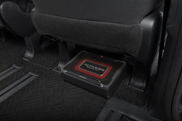 Kenwood KSC-PSW7EQ - 20 cm:n kompakti aktiivinen istuimenalainen subwoofer, jossa 3EQ-tila ja langallinen kaukosäätimellä ohjattava auton subwoofer (K