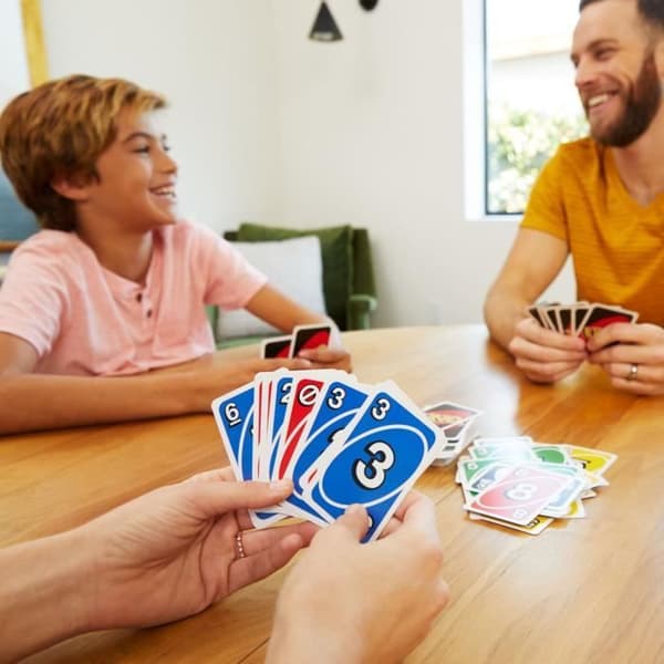 UNO - Uno Classic - Family Card Game - Från 2 till 4 spelare - 7 år och äldre