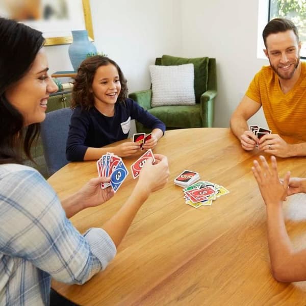 UNO - Uno Classic - Family Card Game - Från 2 till 4 spelare - 7 år och äldre