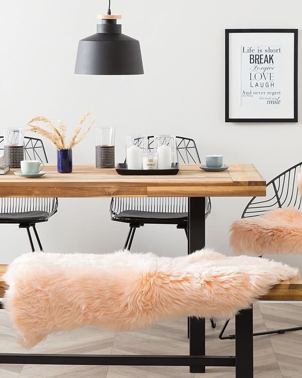 Lampaantalja persikanpunainen 65 x 110 cm aito nahka boho moderni pehmeä lampaannahkamatto