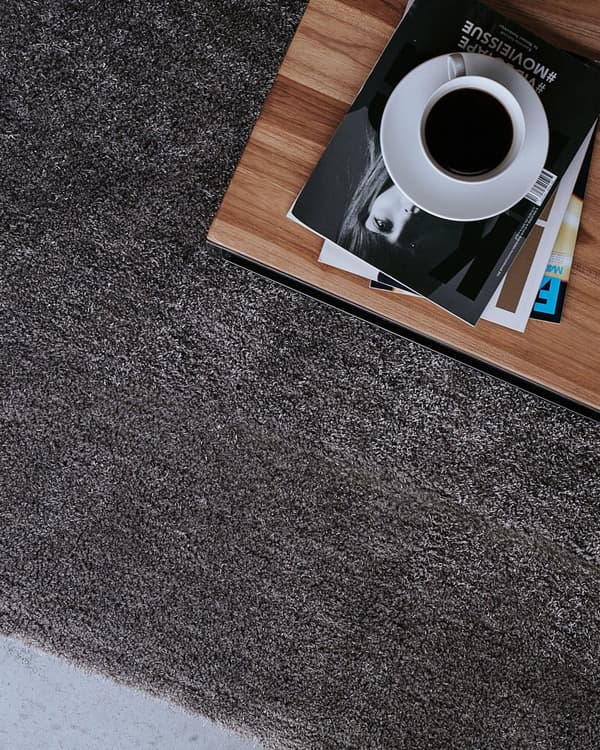 Gulvtæppe Mørkegrå Polyester og Bomuld 80 x 150 cm Moderne Korthåret Fluffy Tæppe til Under Sofa og Spisebord Blød Tilbehør Soveværelse stil