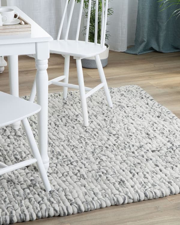 Tæppe Lysegrå uld med filtkugler 160 x 230 cm Håndvævet velegnet til gulvvarme dekor stue og værelsesindretninger