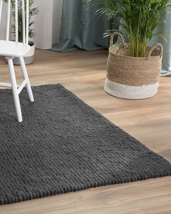 Tæppe mørkegrå uld med filtkugler 160 x 230 cm Håndvævet velegnet til gulvvarme dekor stue og værelsesindretninger