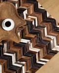 Miniatyrbillede 2 af 6: Tæppe brunt læder 160 x 230 cm patchwork ko skind zigzag rektangulært