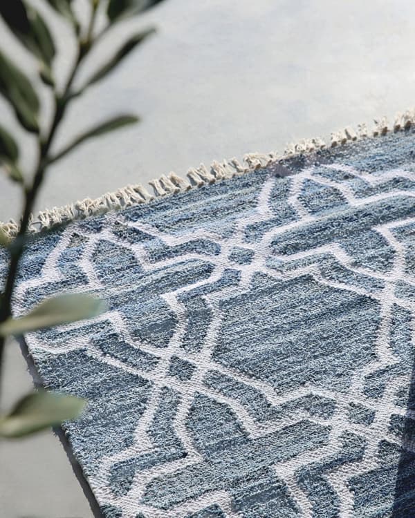 Gulvtæppe Blå Bomuld og Denim 140 x 200 cm Blød Rektangulær Espalier Firkløver Mønster Håndvævet Korthåret med Frynser af Høj Kvalitet