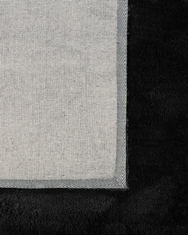 Matto musta polyesteri 140 x 200 cm pörröinen tuftattu pitkä nukka suorakulmio moderni tyyli