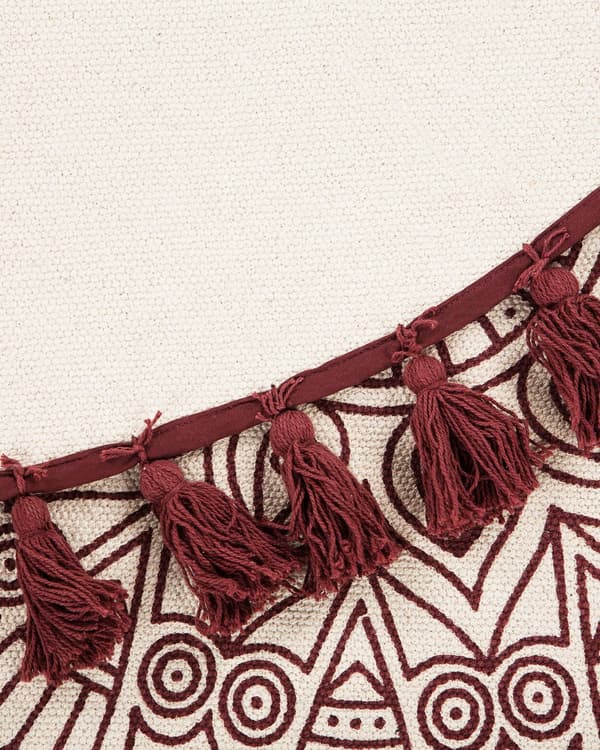 Matto kermanvalkoinen punainen puuvilla ⌀ 120 cm käsintehty itämainen kuvio tupsuilla boho tyyli