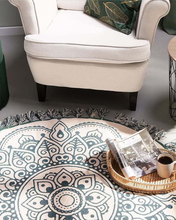 Matto kermanvalkoinen vihreä puuvilla ⌀ 120 cm käsintehty itämainen kuvio tupsuilla boho tyyli