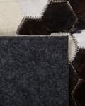 Miniatyrbillede 5 af 6: Gulvtæppe Beige Brun Læder og Polyester 140 x 200 cm Dekorativ Håndlavet Bikage Mønstret Patchwork Tæppe Koskind Rustik stil til Stue Sofabord
