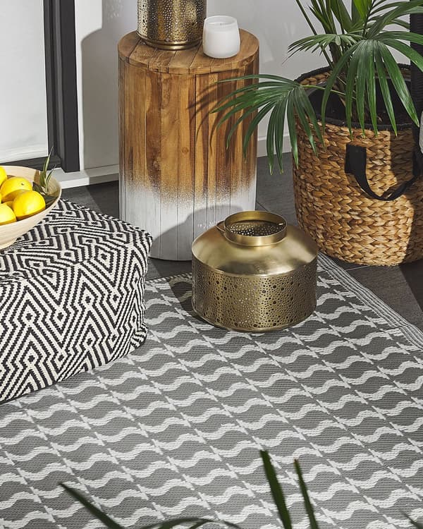 Udendørs tæppe grå syntetisk materiale tilbehør til balkonen rektangulær måtte 120 x 180 cm geometrisk mønster med bølger