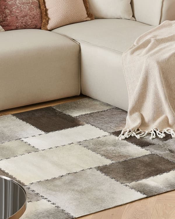 Gulvtæppe Brun Grå Læder og Filt 160 x 230 cm Dekorativ Løs Lædertæppe Håndlavet Patchwork Ternet Mønster Koskind Fladvævet under Spisebord