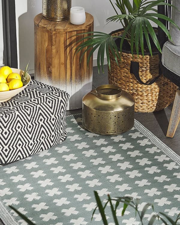 Gulvtæppe Grøn Hvid Polypropylen 90 x 180 cm Udendørs Løs Tæppe til Altan Terrasse Plasttæppe Kryds Mønster Design Indendørs Moderne stil