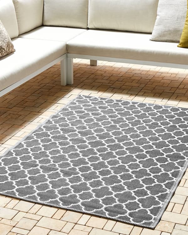 Udendørs tæppe grå syntetisk materiale dobbeltsidet til altanen rektangulær måtte 120 x 180 cm firbladsmønster