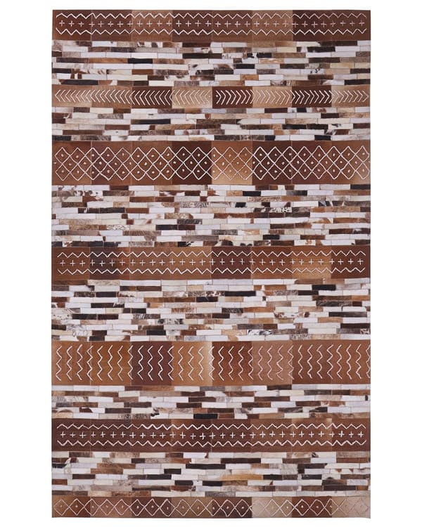 Matto ruskea lehmännahka 140 x 200 cm geometrinen tilkkukuvio käsintehty rustiikkinen tyyli