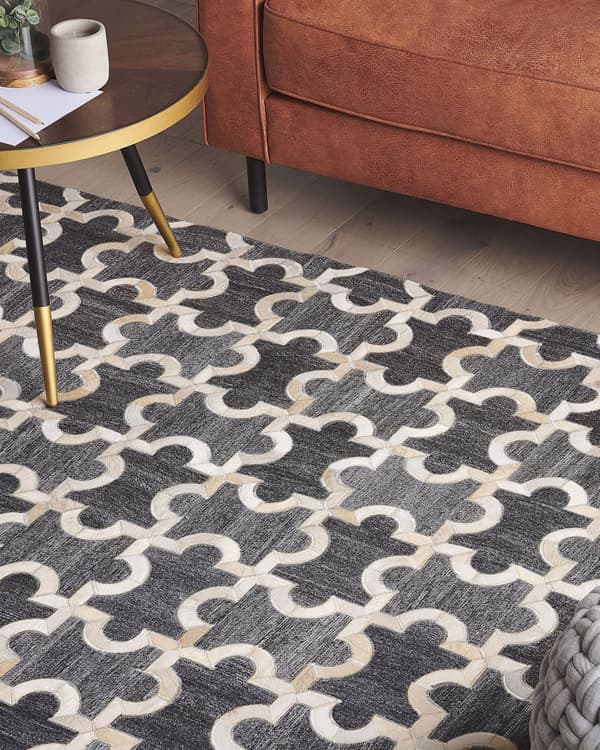 Matto harmaa/beige lehmännahka 160 x 230 cm palapeli geometrinen kuvio retro tyyli