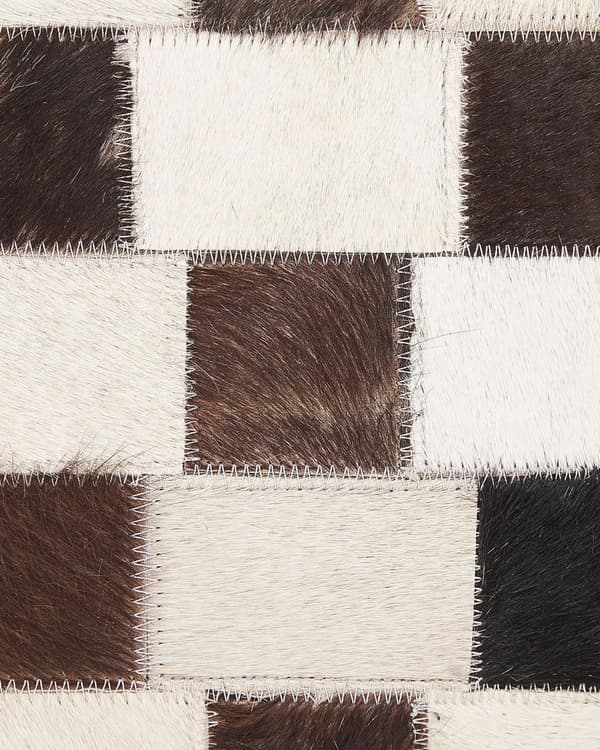 Matto ruskea/beige lehmännahka 140 x 200 cm geometrinen neliö tilkku kuvio