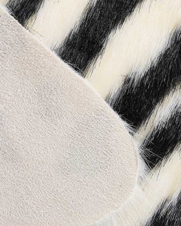 Gulvtæppe Sort Hvid Akryl og Polyester 60 x 90 cm Dyr Zebra Skindtæppe med Striber til Stuen Pelstæppe til Soveværelset Moderne Rustik