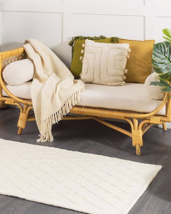 Gulvtæppe Hvid Uld og Bomuld Stof 80 x 150 cm Dekorativ Blød Håndvævet Løs Tæppe i Slidstærkt Rombemønster Flet Boho Badeværelse Entré