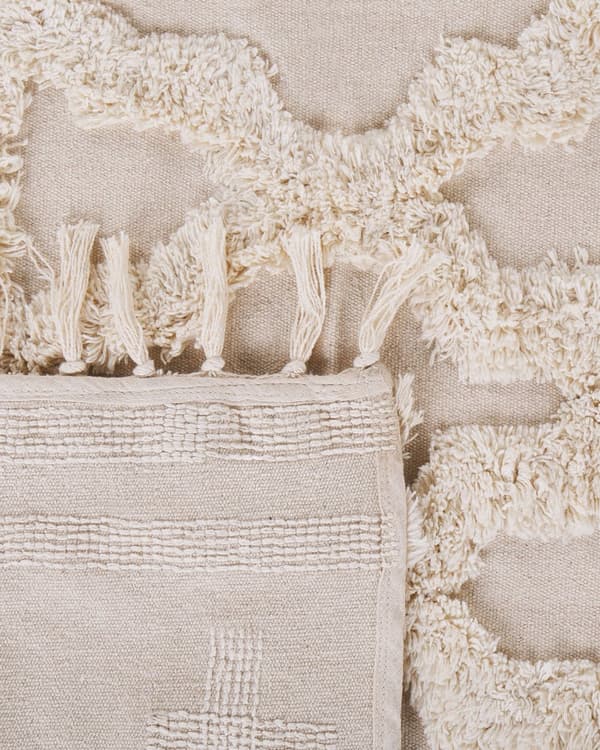 Matto beige puuvillaa 140 x 200 cm marokkolaistyylisellä kuvioinnilla tupsut