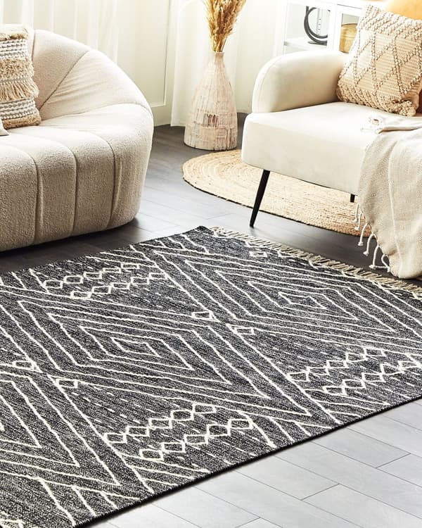Tæppe off-white sort bomuld 160 x 230 cm geometrisk mønster runer Stamme kvaster Orientalsk