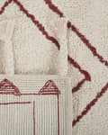 Miniatyrbild 4 av 5: Matta Off-White Mörkröd Bomull 140 x 200 cm Geometriskt Mönster Runor Stam Tofsar Orientalisk