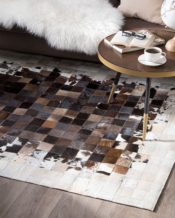 Teppe Brun Beige Skinn 140 x 200 cm Lappeteknikk Kuskinn Håndlaget Moderne stil Tekstiler Tilbehør Gulvteppe
