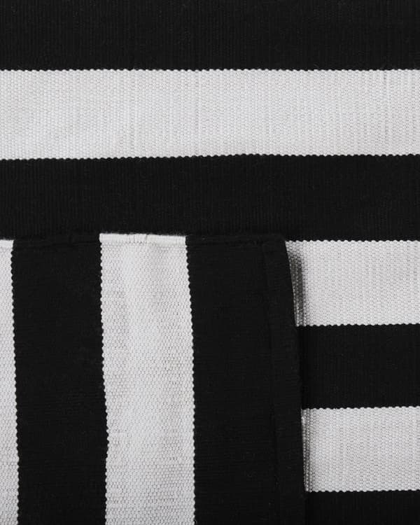 Teppe Svart Hvit Stoff 140 x 200 cm Innendørs Utendørs Stripemønster Moderne