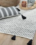 Miniatyrbilde 2 av 6: Teppe Svart Hvit Ull 80 x 150 cm med dusker Geometrisk mønster Håndvevd Flatvev
