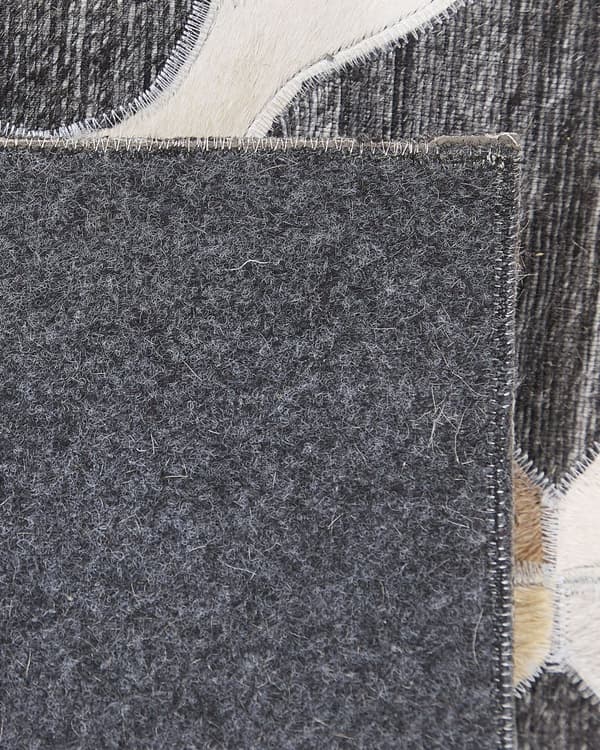 Grått og beige jacquardteppe i okseskinn med geometrisk firkløvermønster Retro 140 x 200 cm
