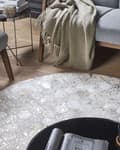 Miniatyrbilde 2 av 7: Rundt Teppe Sølv med Beige Kuskinn ø 140 cm Patchwork Sekskanter Glamorøs