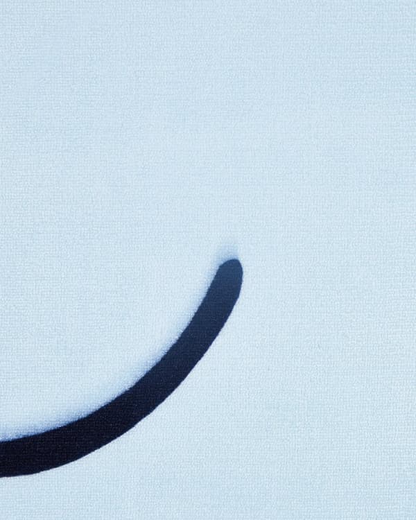 Børnetæppe Blå Polyester 90 x 120 cm Fladvævet Sjov Børnegulvtæppe til Pigeværelset med Sky form Smilende Motiv Inspiration
