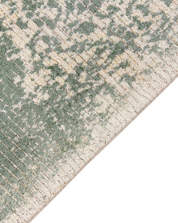 Område tæppe grøn og beige viskose med bomuldsbagside med frynser 140 x 200 cm