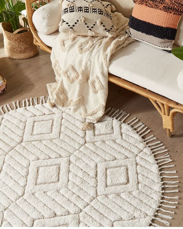 Matto beige ø 140 cm puuvilla kohokuvio pyöreä hapsut skandinaavinen boho moderni
