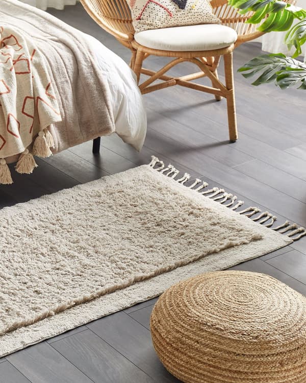 Gulvtæppe Beige Bomuld 80 x 150 cm Moderne Rektangulær Løs Fladvævet Tæppe til Stuen Soveværelse Tuftet Design Tilbehør